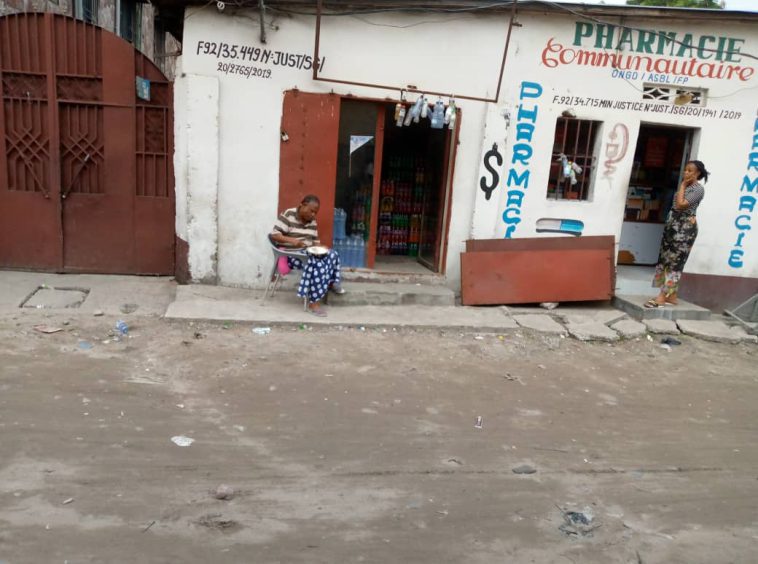 Parcelle à vendre à Kinshasa Kasavubu sur Macadame