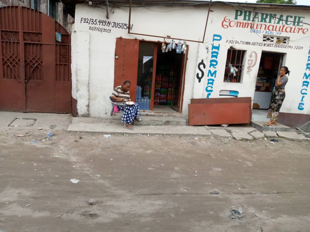Parcelle à vendre à Kinshasa Kasavubu sur Macadame