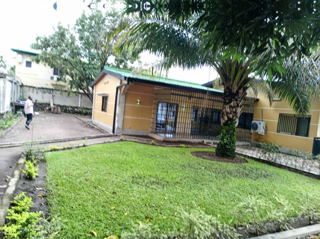 Une tres belle Villa à louer à Kinshasa Gombe
