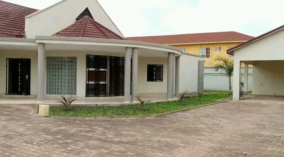 Maison à vendre à Lubumbashi Golf Méteo sur l'asphalte 44 Maison à vendre à Lubumbashi Golf Méteo sur l'asphalte