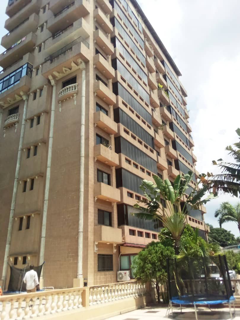 IMMEUBLE A VENDRE A KINSHASA GOMBE