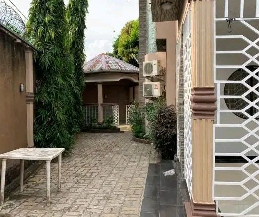 Parcelle à vendre à Ngaliema Mboka sika juste en face de l'alimentation Babylone 40 Parcelle à vendre à Ngaliema Mboka sika