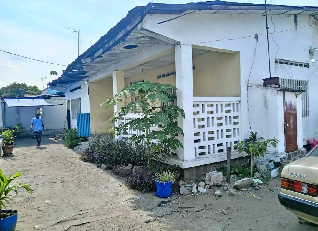 Une grande Parcelle à Vendre à Kinshasa Limete