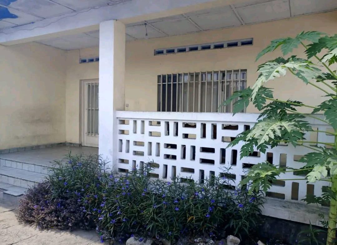 Une grande Parcelle à Vendre à Kinshasa Limete
