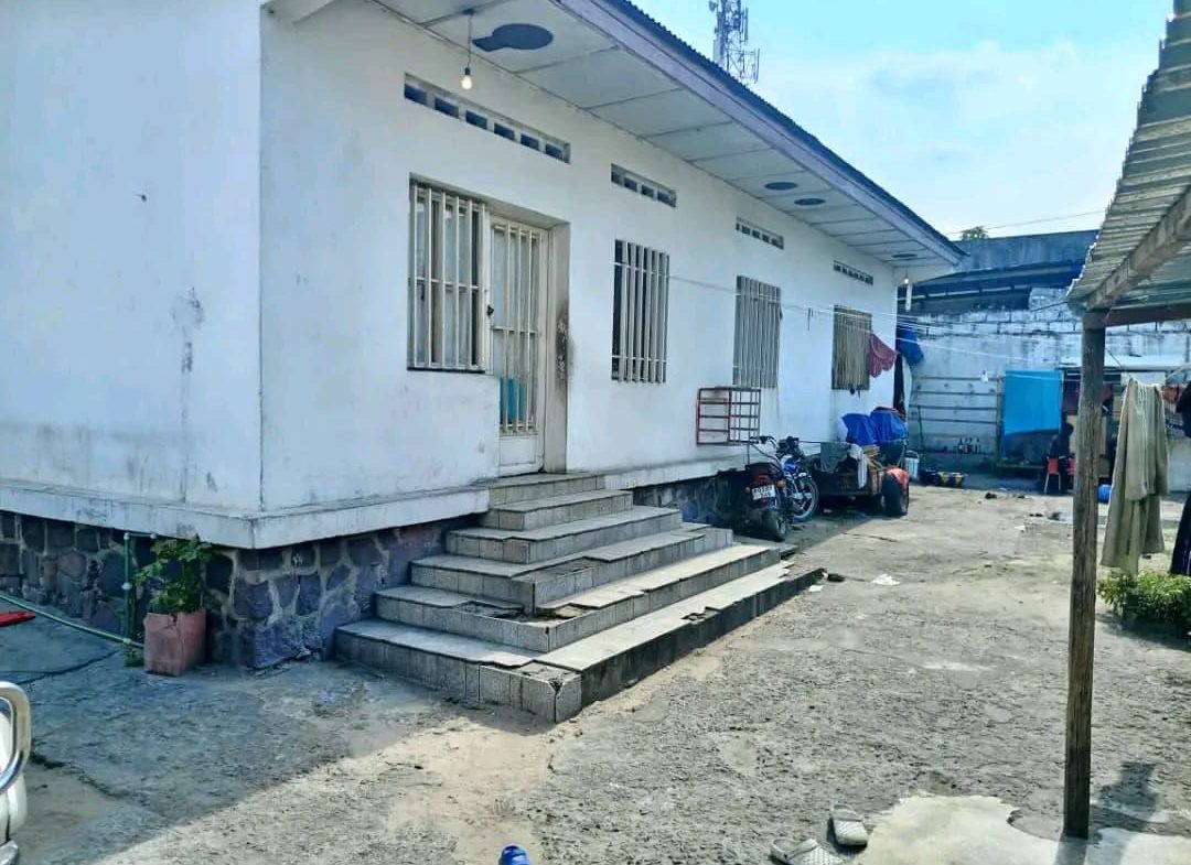 Une grande Parcelle à Vendre à Kinshasa Limete