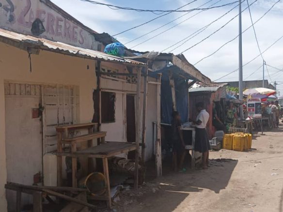 Parcelle à vendre à Kinshasa Mont Ngafula arrêt Terrasse 46 Parcelle à vendre à Kinshasa Mont Ngafula arrêt Terrasse