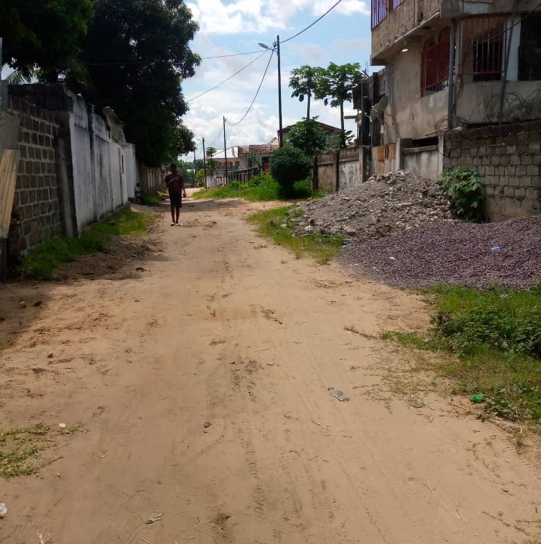 Terrain à vendre à Kinshasa Binza UPN réf. terrain de basket !!