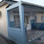 Parcelle à vendre avec une maison de 4 chambres à mont ngafula