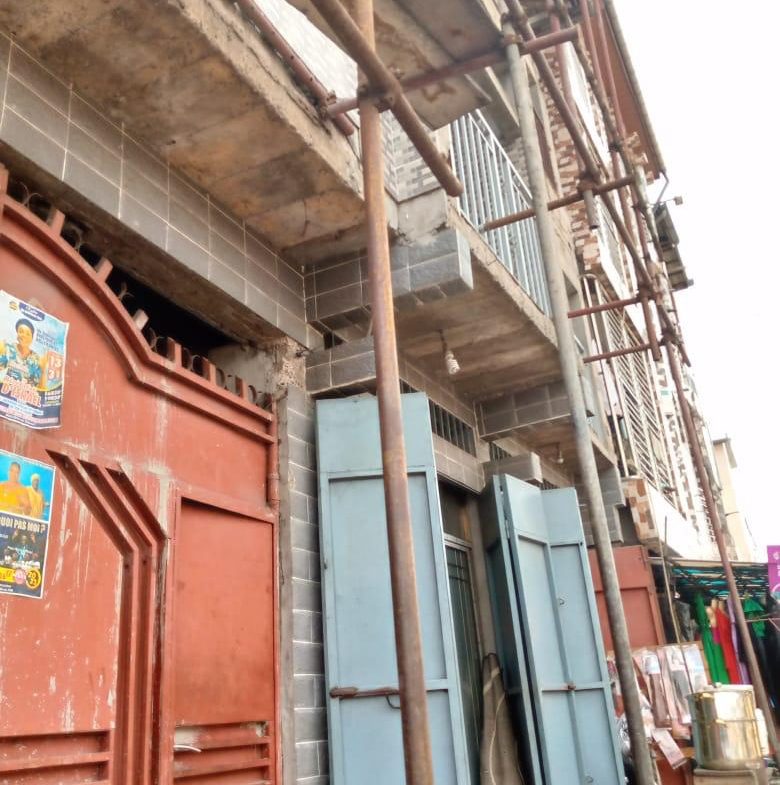 Parcelle avec immeuble à vendre à Kinshasa Yolo sud