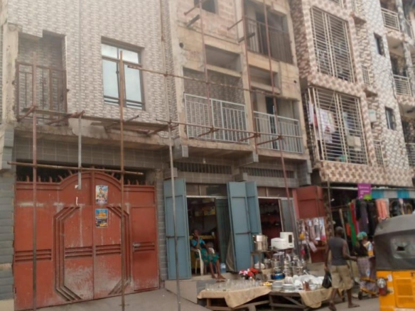 Parcelle avec immeuble à vendre à Kinshasa Yolo sud 8 Parcelle avec immeuble à vendre à Kinshasa Yolo sud