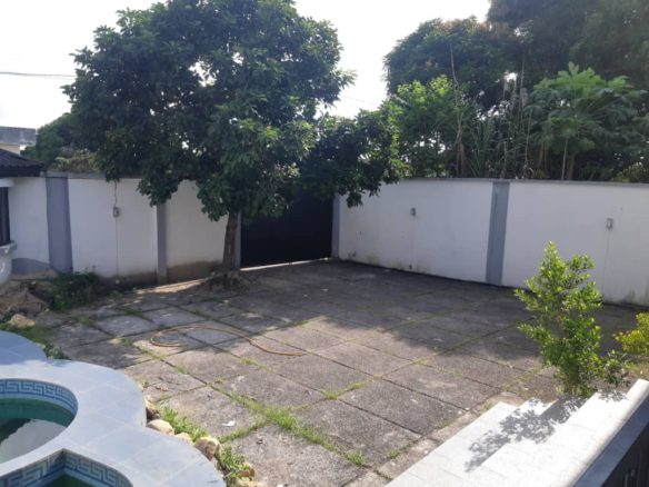 Parcelle avec piscine à vendre à kinshasa Binza Pigeon 10 WhatsApp Image 2023 05 09 at 20.43.50 1