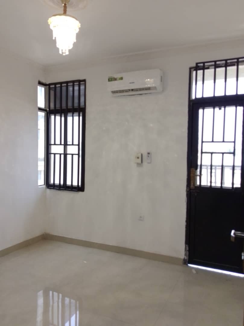 Appartement 2 chambres à louer à Lingwala