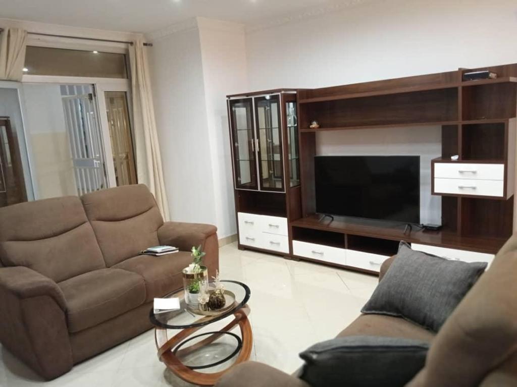 Appartement 3 chambres à louer à Kinshasa Lemba Camp riche