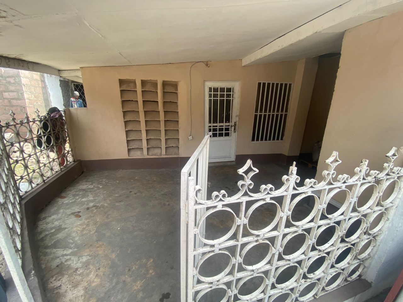 Maison à louer 1 chambre à Kinshasa Lingwala