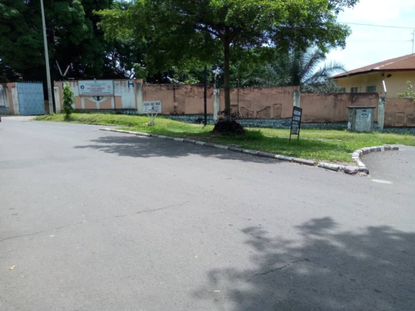 Parcelle à vendre à Ngaliema 46 Appartement
