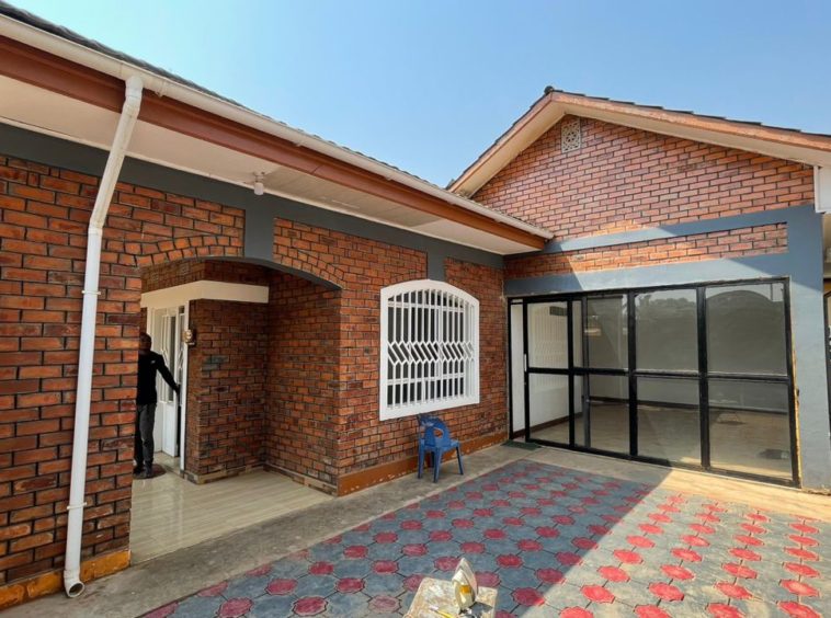 Maison à louer à Kinshasa Golf Malela