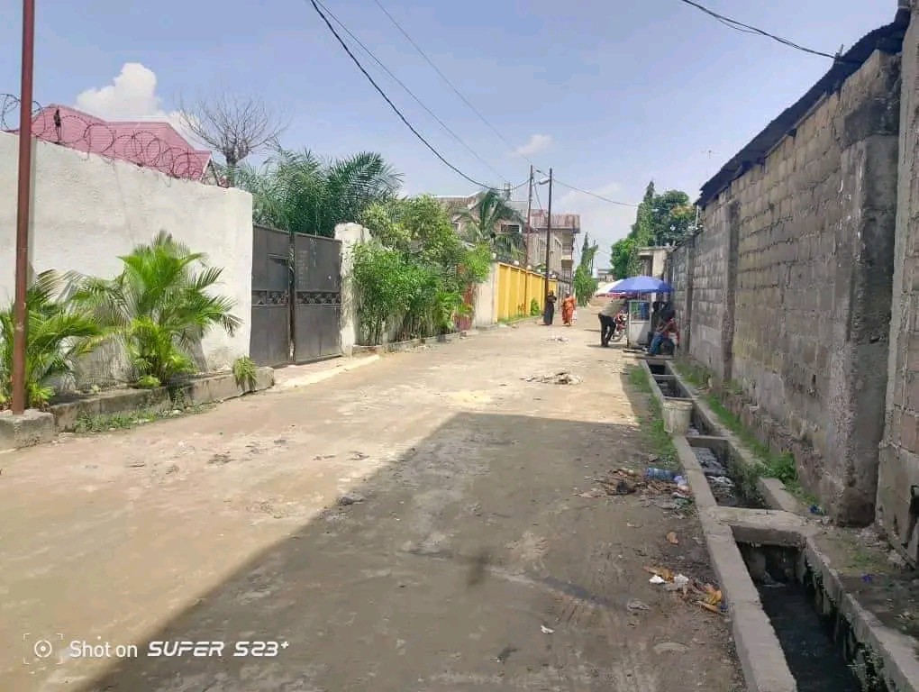 VENTE D'UNE PARCELLE À LIMETE