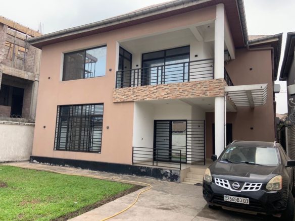 Villa en location dans la commune de Ngaliema 18 villa