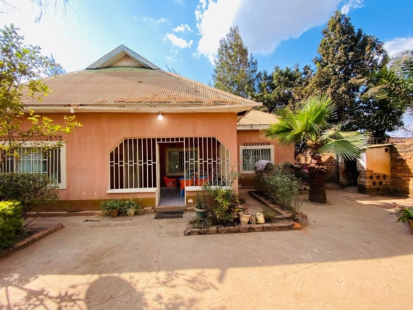 PARCELLE À VENDRE A LUBUMBASHI AU GOLF FAUSTIN 32 PARCELLE À VENDRE