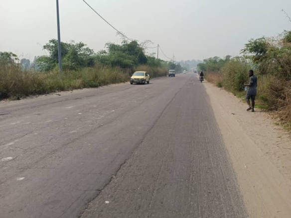 parcelle mise en vente avec une fondation très bon emplacement n’sele kimpoko 16 parcelle