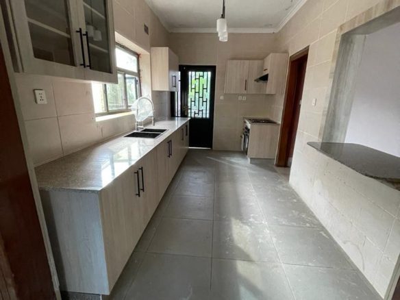APPARTEMENT NON MEUBLÉ A LOUER 32 scaled IMG 20240322 WA01481