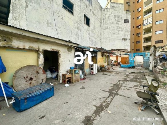 PARCELLE A VENDRE A DÉMOLIR SITUÉE À UN PAS DU BOULEVARD DU 30 JUIN À KINSHASA-GOMBE 20 PARCELLE A VENDRE