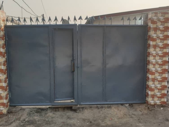 Parcelle mise en vente avec une grande maison à Binza Ozone C/ Ngaliema 6 parcelle