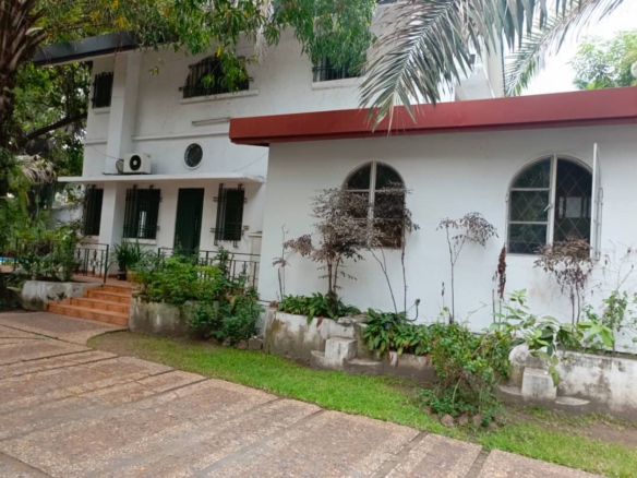 Belle Villa avec Piscine mise en location à GOMBE 32 Villa
