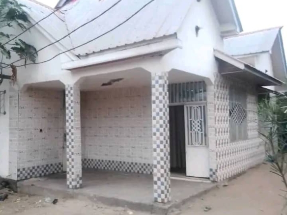 PARCELLE À VENDRE À MONT NGAFULA MATADI-MAYO RÉFÉRENCE GÉNÉRAL KISEMPIA 6 PARCELLE À VENDRE
