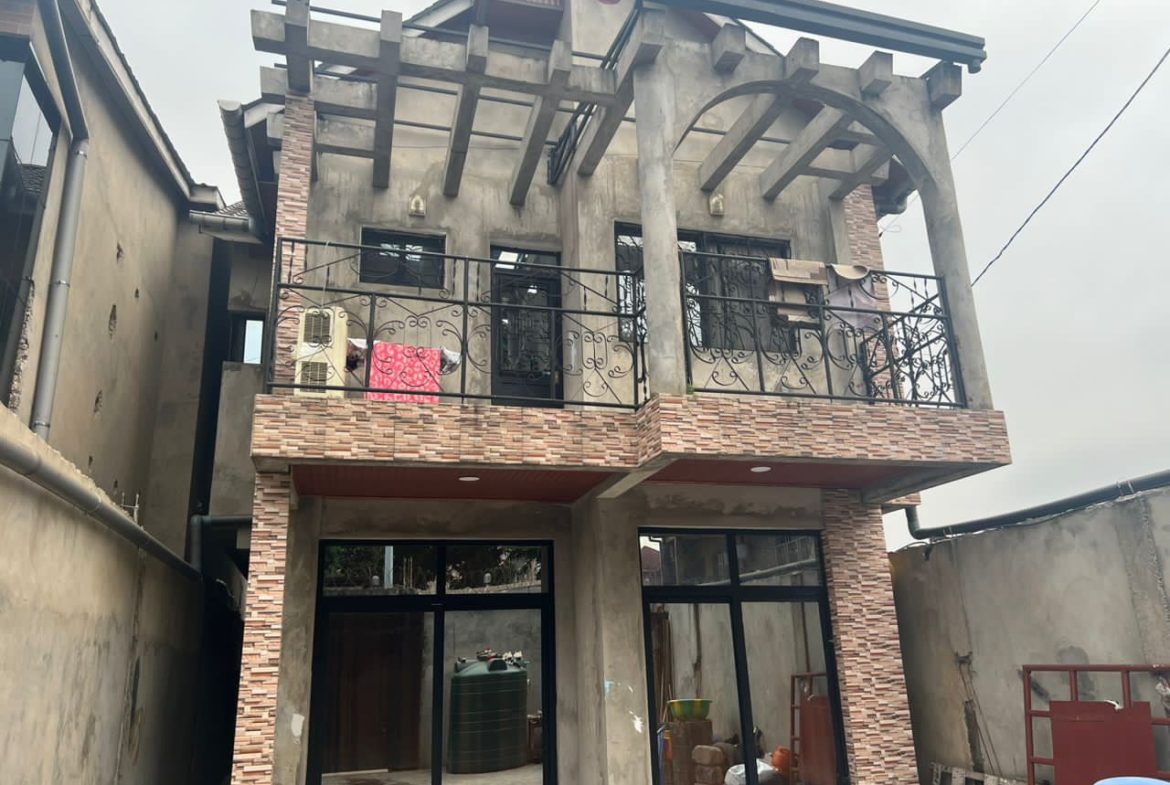 MAISON MEUBLÉ
