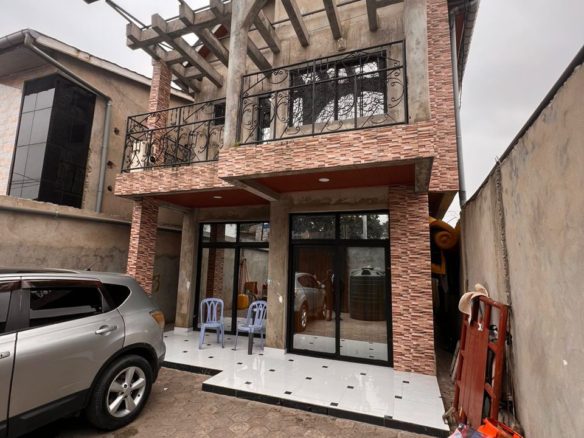 Parcelle à vendre Ngaliema 20 appartement