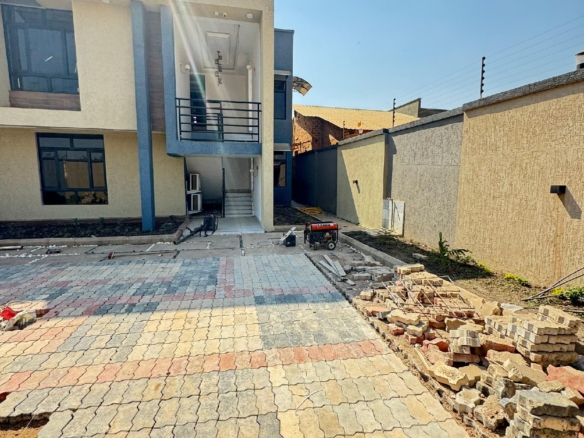 MAISON À LOUÉ A LUBUMBASHI AU GOLF FAUSTIN 4 maison