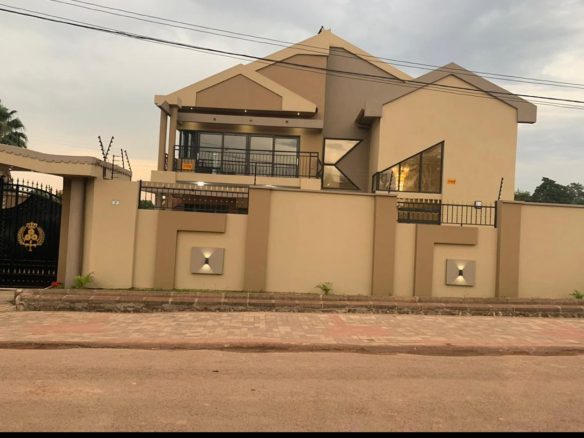 APPARTEMENT NON MEUBLÉ A LOUER A LUBUMBASHI AU QUARTIER GOLF KABULAMESHI 12 APPARTEMENT NON MEUBLÉ