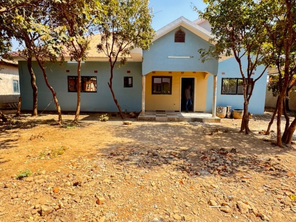 Deux maison à vendre Au Golf faustin Dans la Ville de Lubumbashi 14 maison à vendre