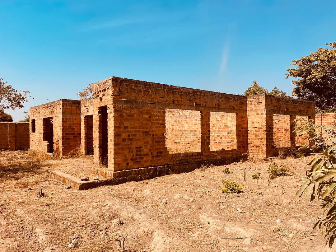 MAISON INACHEVÉE À VENDRE AU QUARTIER KINSEVERE/ LUBUMBASHI