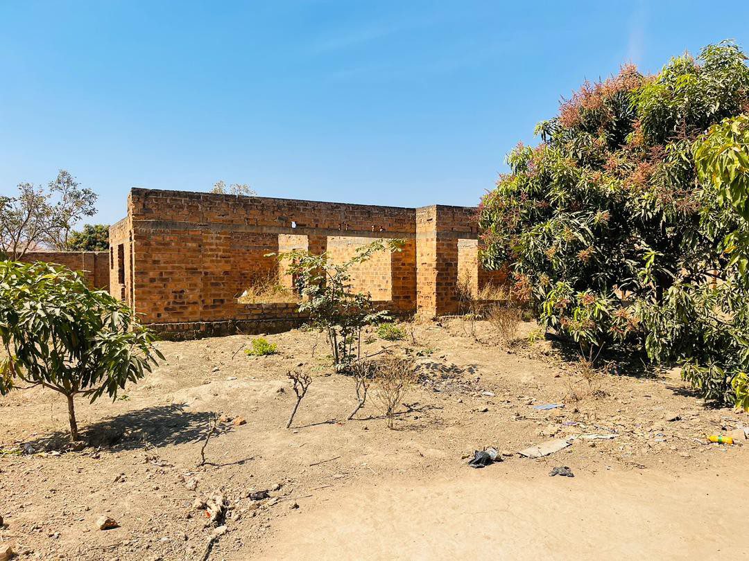 MAISON INACHEVÉE À VENDRE AU QUARTIER KINSEVERE/ LUBUMBASHI