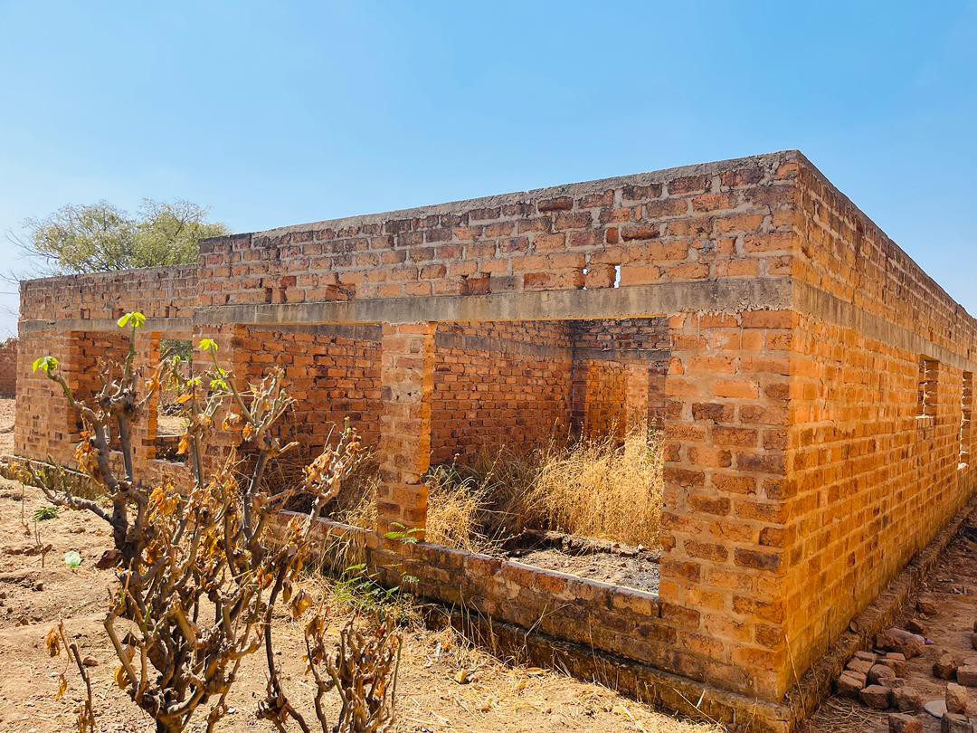 MAISON INACHEVÉE À VENDRE AU QUARTIER KINSEVERE/ LUBUMBASHI