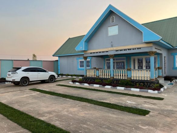 MAISON À VENDRE AU QUARTIER GOLF / Dans la ville de Lubumbashi 42 MAISON