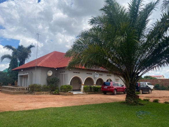 MAISON A LOUER A L'ENTRÉE DE LA VILLE DE LUBUMBASHI 4 parcelle
