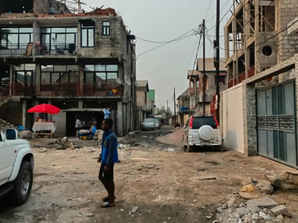 vente parcelle avec 2 maisons à limete 7 ème rue industriel 18 parcelle