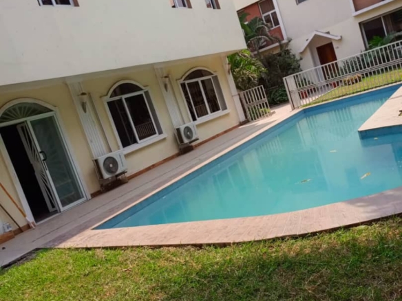 Belle Villa Jumelée avec Piscine mise en location à GOMBE 28 villa