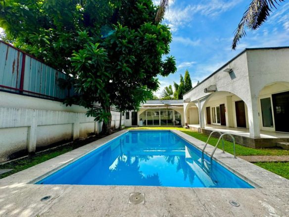 Belle Villa avec Piscine mis en en location à GOMBE 26 villa