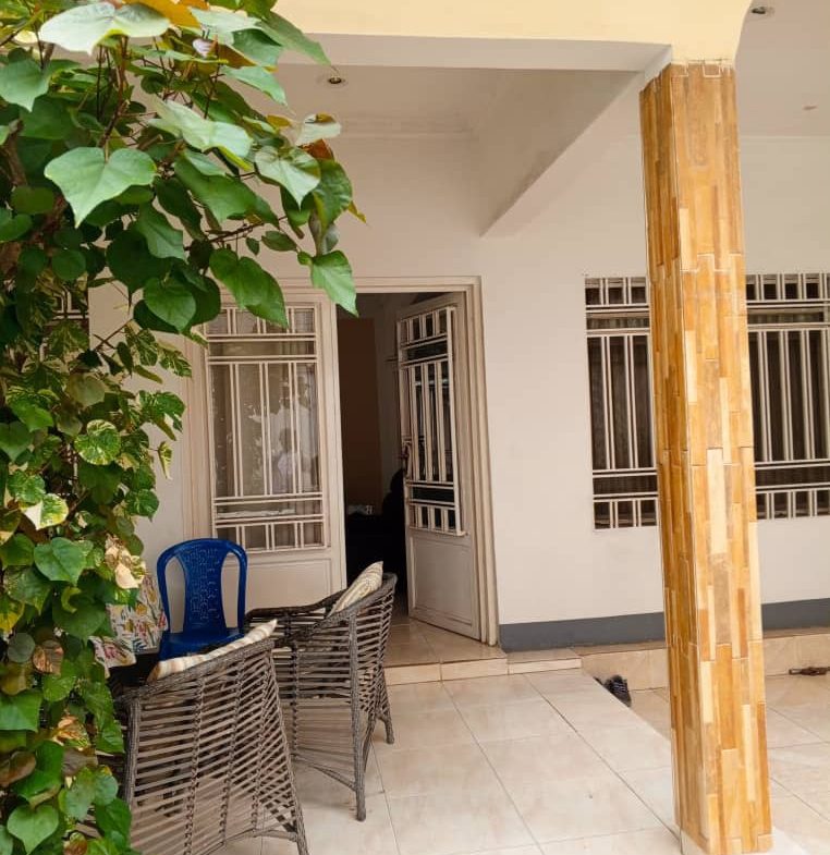 Belle Maison Mise en location vers Joli Parc