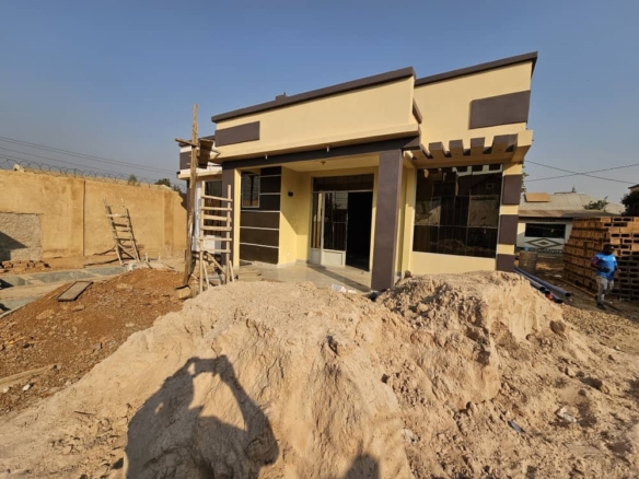 MASION À LOUÉ À LUBUMBASHI AU GOLF FAUSTIN 30 maison