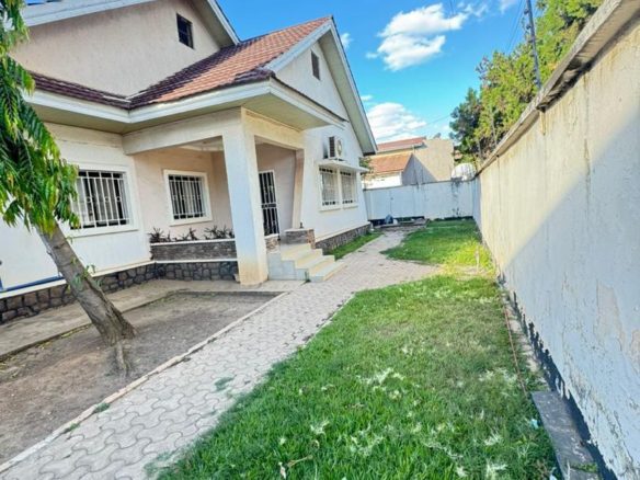 MAISON À VENDRE À LUBUMBASHI DANS LE QUARTIER INDUSTRIEL 24 Maison à vendre