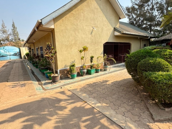DEUX APPARTEMENTS À VENDRE À LUBUMBASHI AU GOLF FAUSTIN 14 maison
