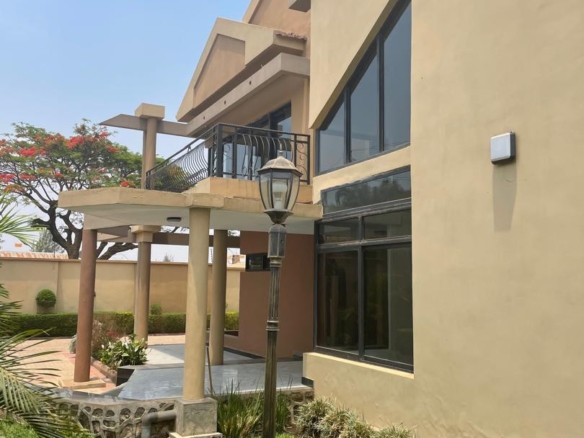 VILLA À LOUÉ À LUBUMBASHI AU GOLF KABULAMESHI 13 VILLA À LOUÉ