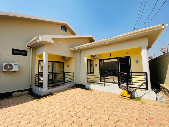 MAISON TROIS PIÈCES VIP À LOUÉ À LUBUMBASHI AU GOLF MÉTÉO2 34 scaled IMG 20240805 WA2899
