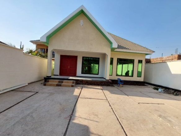 MAISON À VENDRE À LOUÉ À LUBUMBASHI AU GOLF MÉTÉO1 32 parcelle