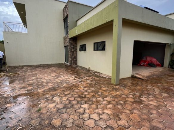 VILLA A VENDRE DANS LA VILLE DE LUBUMBASHI 2 VILLA A VENDRE